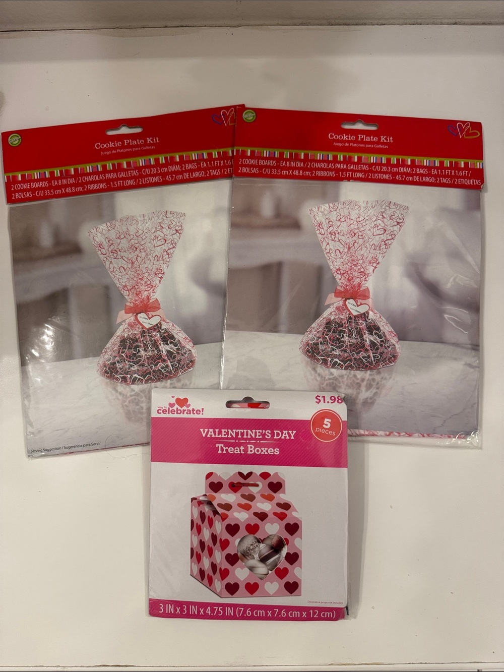 Valentines 2 Cookie Plate Kit (4 plates total) & 5 Treat Boxes - Never Opened